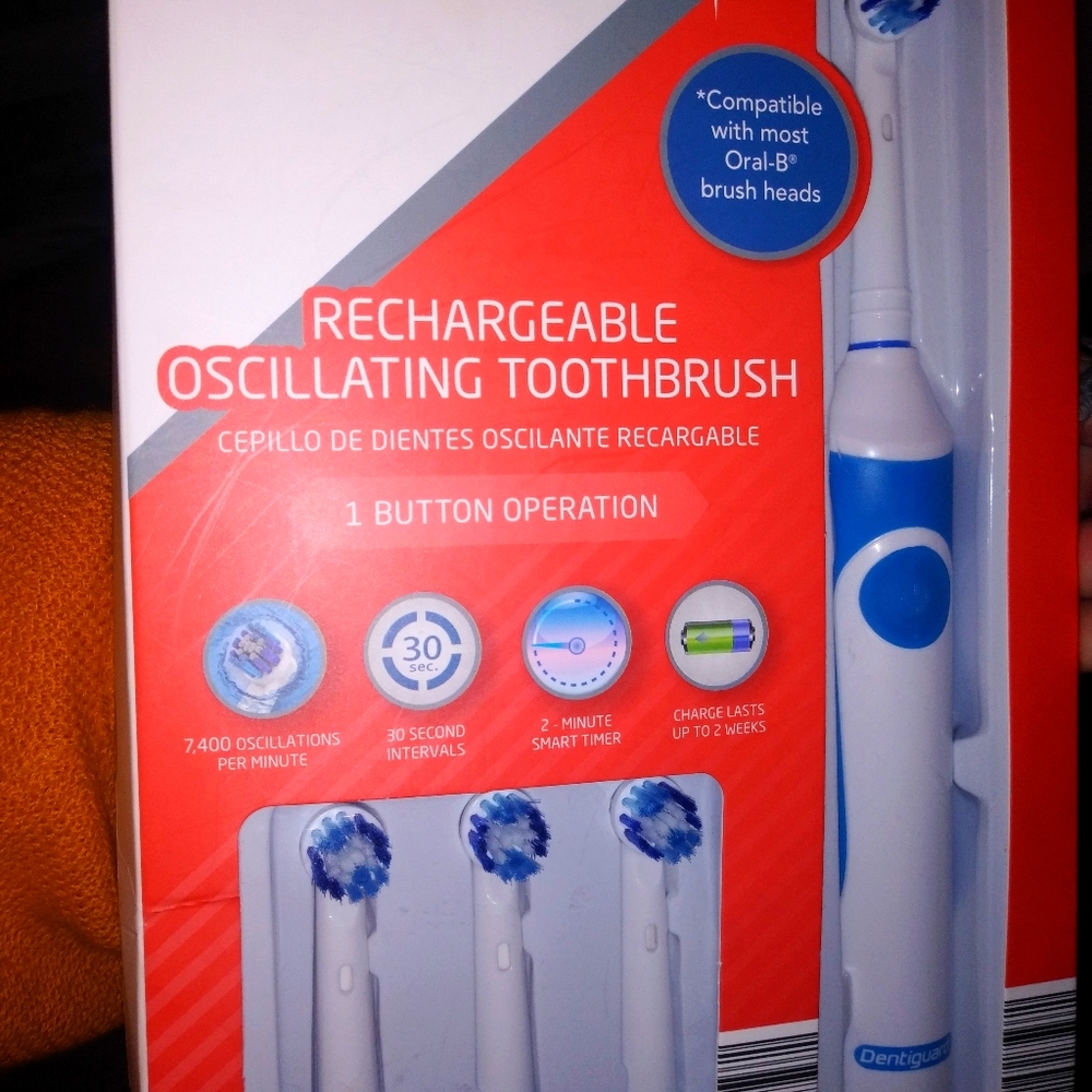 Toothbrushes w refills like oral b